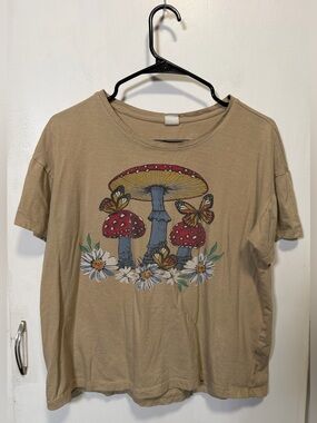 Vibe N’ Mushroom Graphic Tee